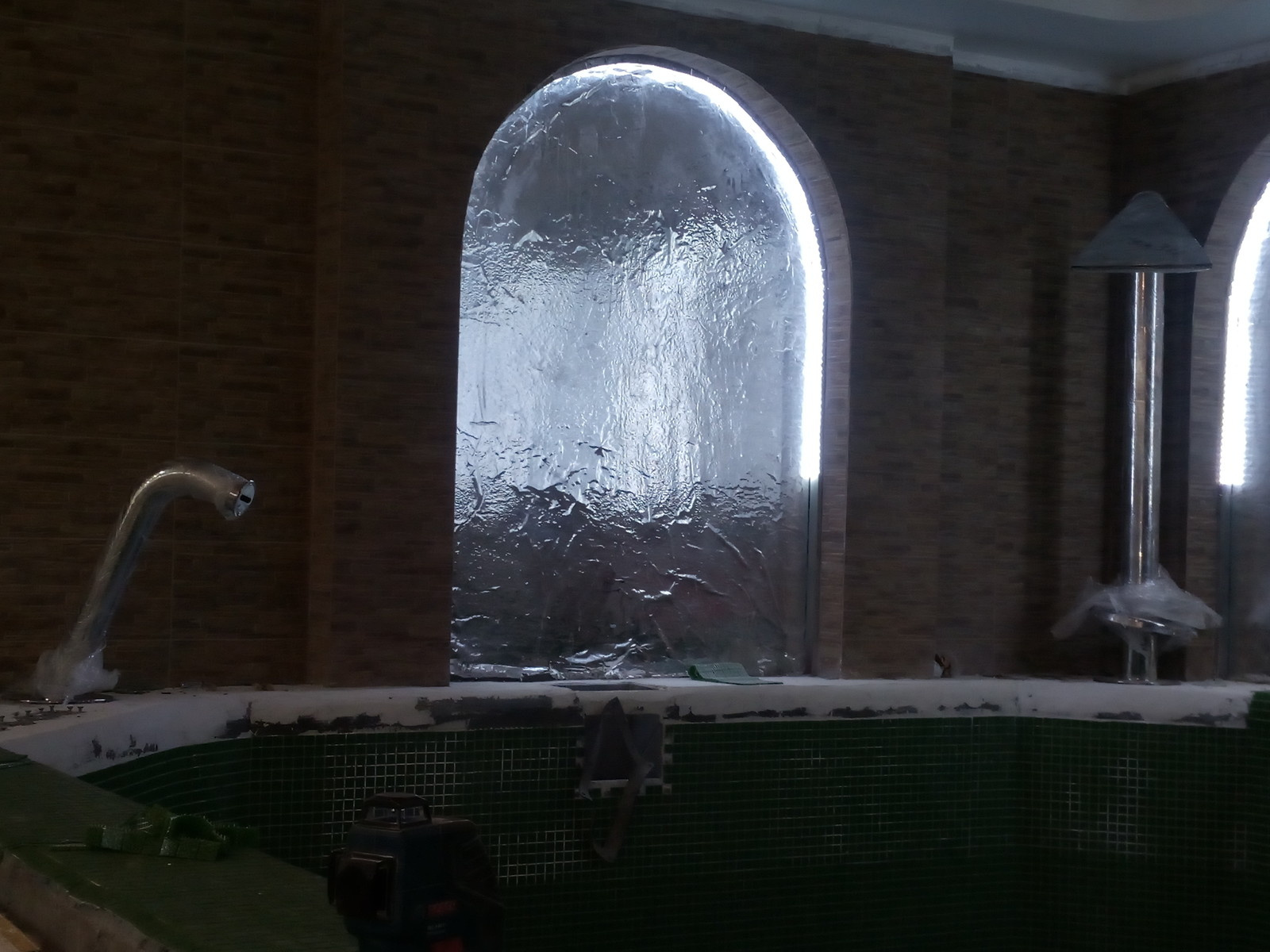 Обложка проекта: Бассейн с чашей "на полу".