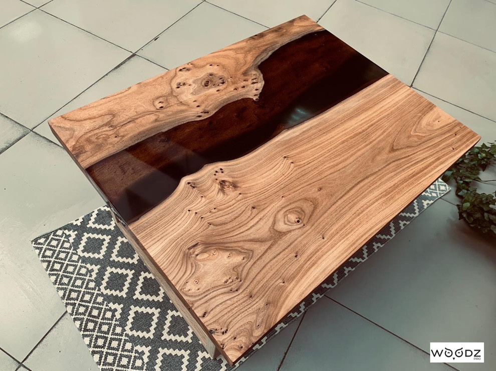 СТолик из карагача с черной рекой