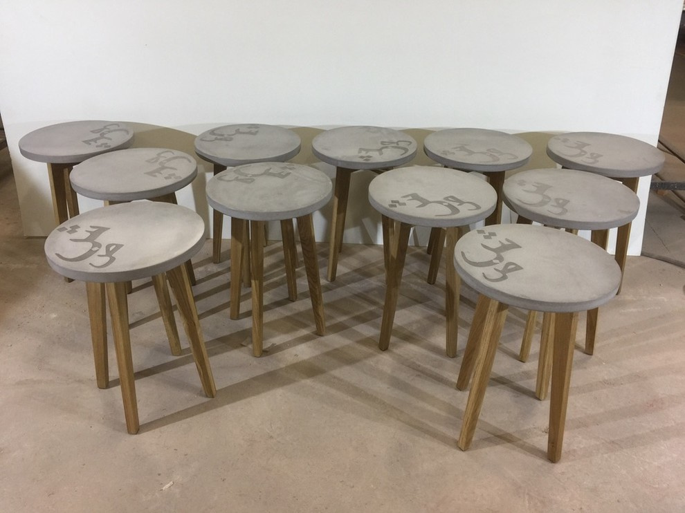 Кофейные столики с тиснением узора