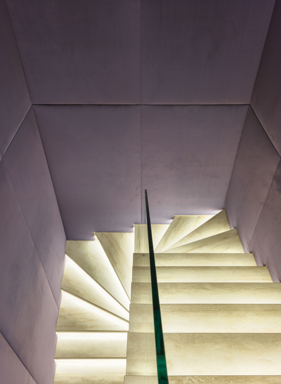 Лестница из травертина