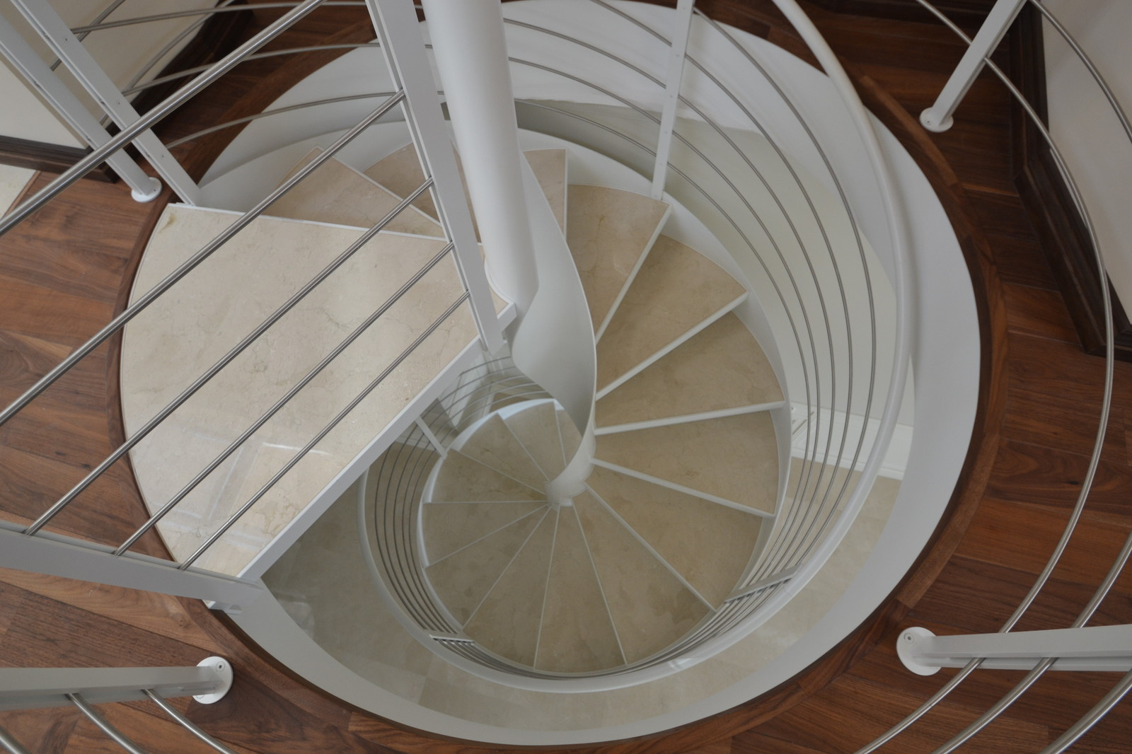 Загородный дом - 120 кв.м. мансарда, расположение кухни и душевой. Реализация.