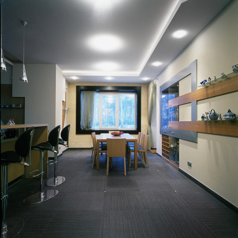 Реконструкция фасада и интерьер загородного дома в Семивраги.