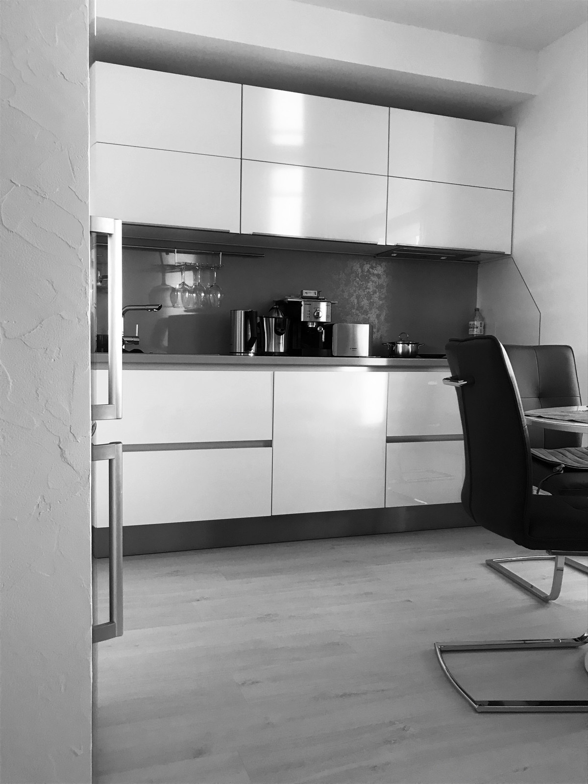 Однокомнатная белая студия