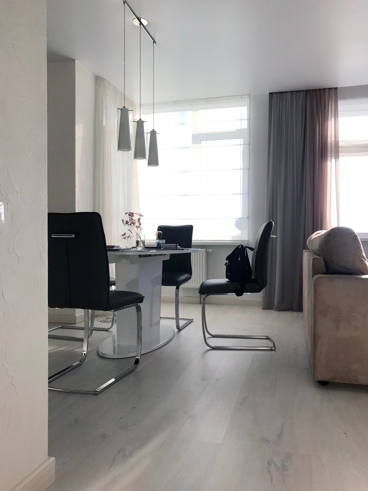 Однокомнатная белая студия