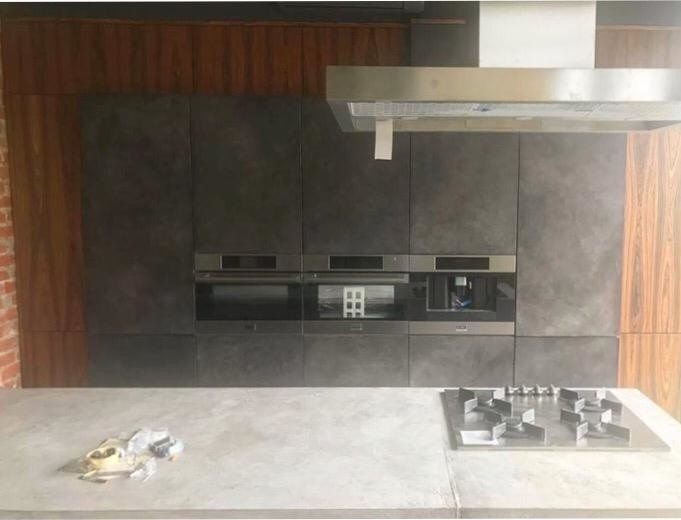 Декорирование кухонной мебели микроцементом в стиле лофт