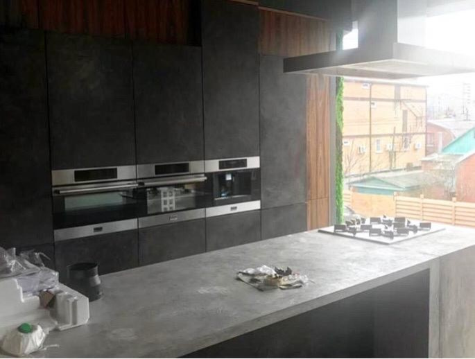 Декорирование кухонной мебели микроцементом в стиле лофт