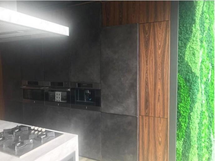 Декорирование кухонной мебели микроцементом в стиле лофт