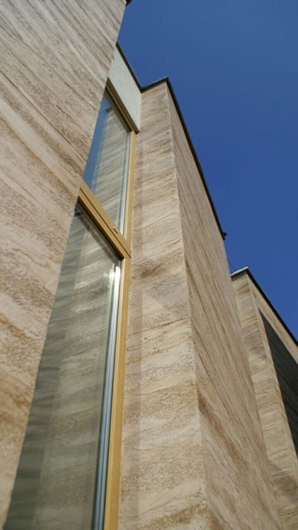 облицовка фасадов травертином из Ирана