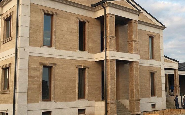 облицовка фасадов травертином из Ирана