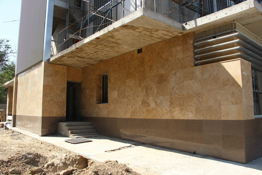 облицовка фасадов травертином из Ирана