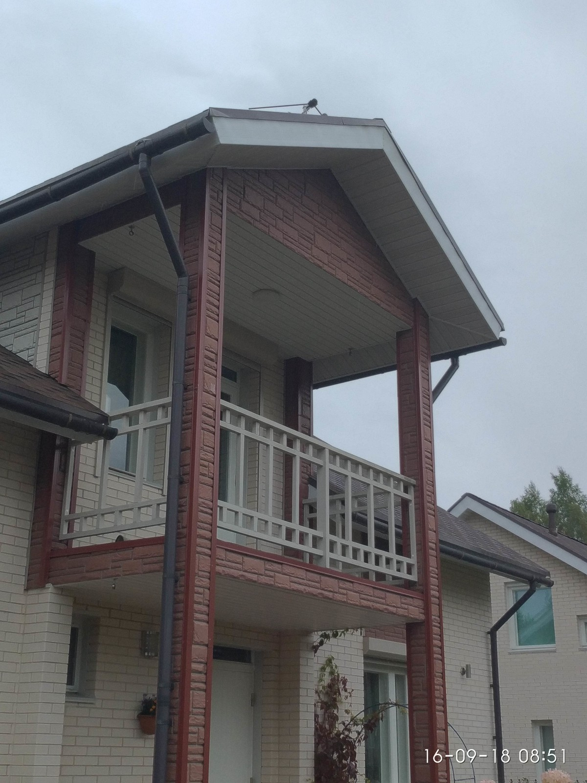 Остекление конструкциями LUMON балкона в частном доме