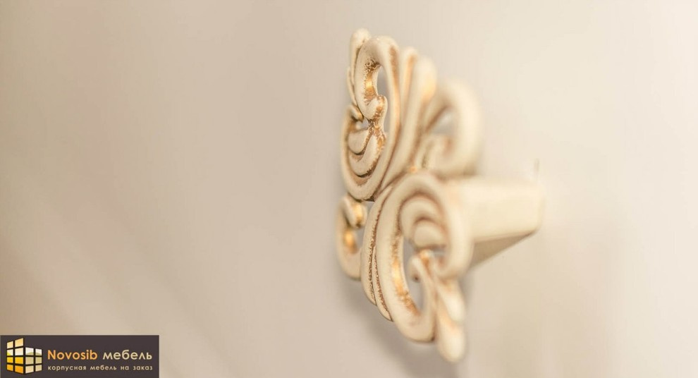 Спальная, крашеная мебель