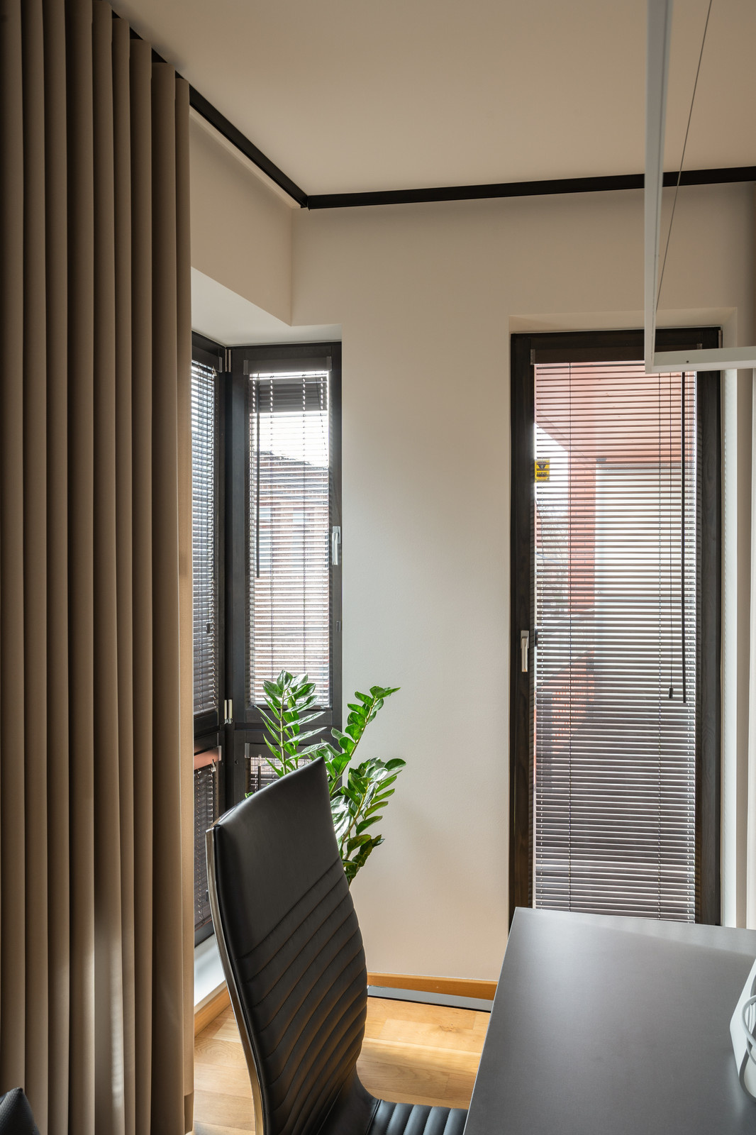 Обложка проекта: The modern office in the beautiful business city area.