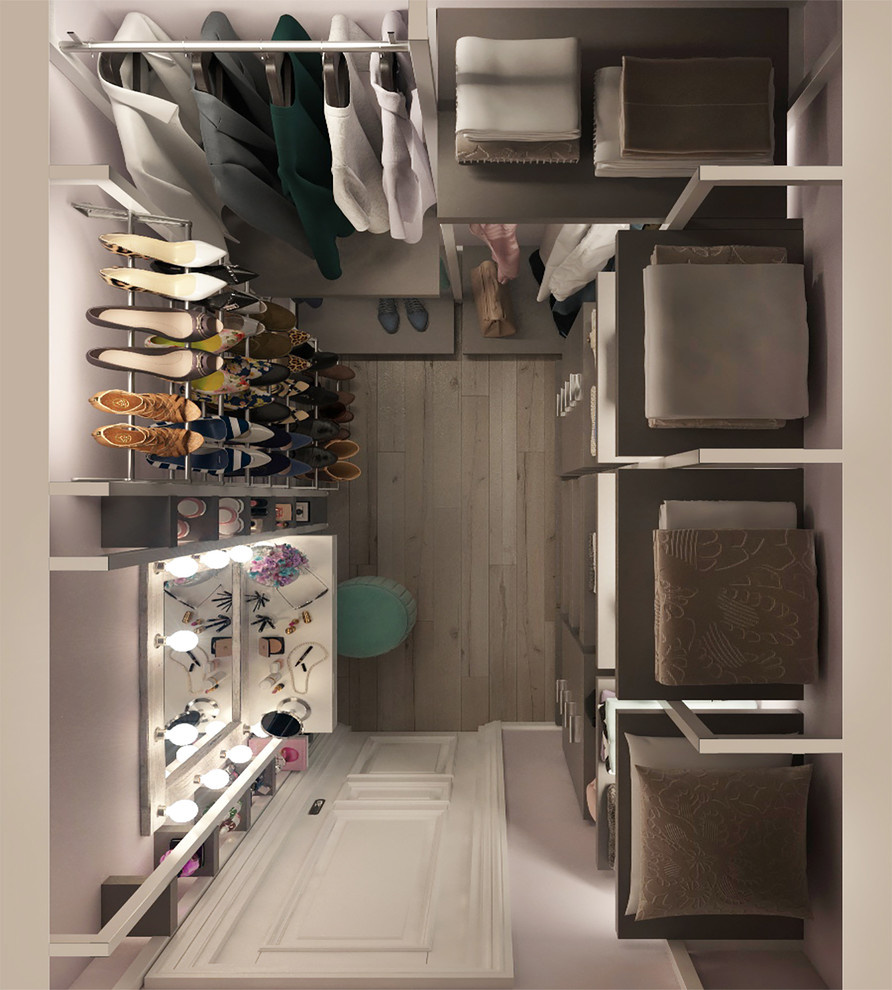 Гардеробная при хозяйской спальне