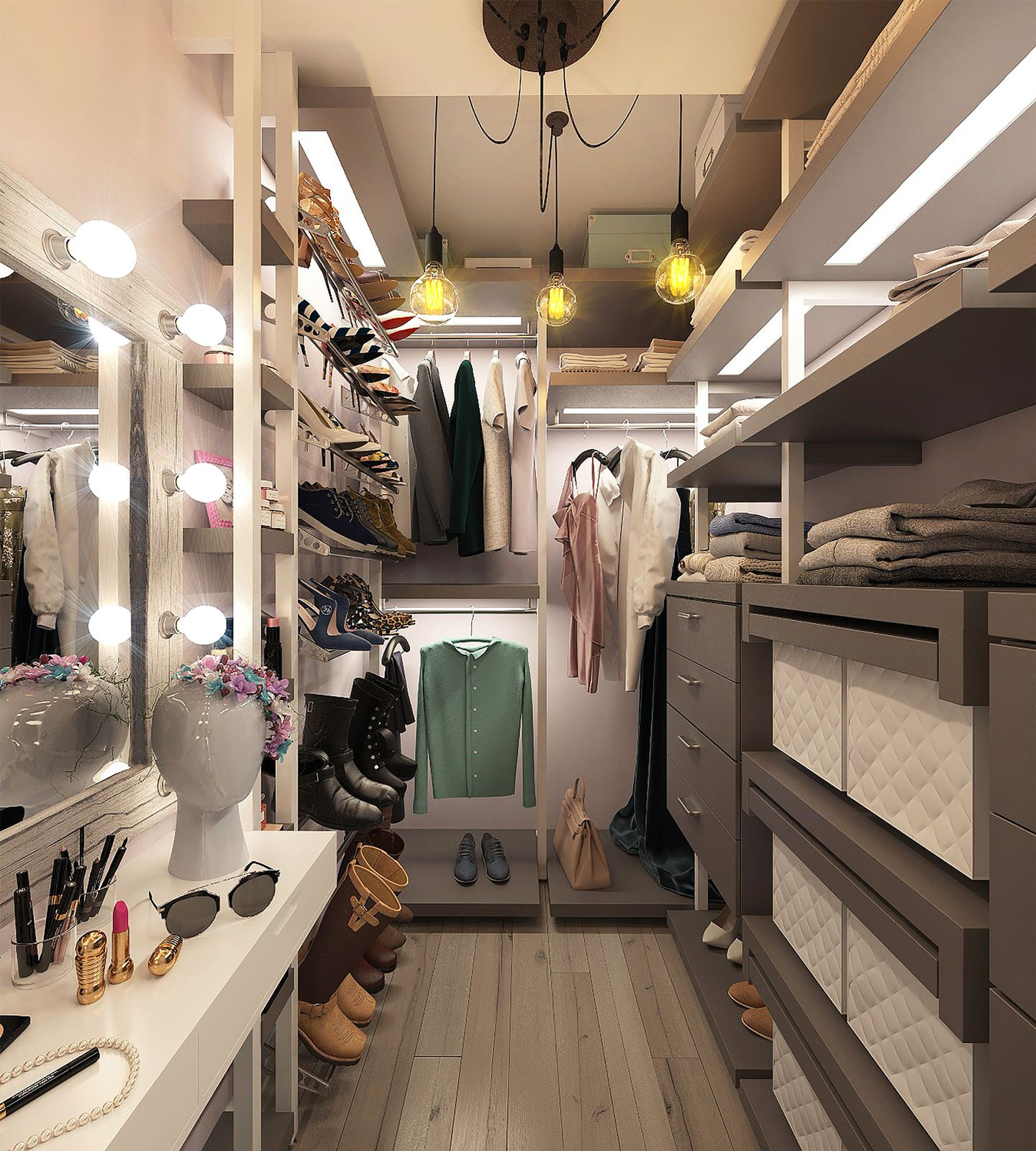 Гардеробная при хозяйской спальне