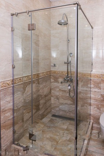 Душевые из закаленного стекла