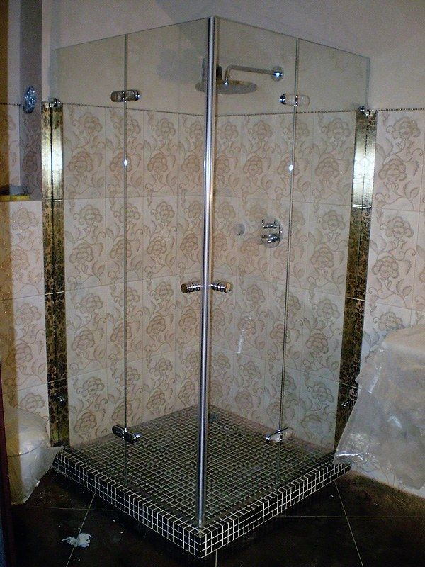 Душевые из закаленного стекла