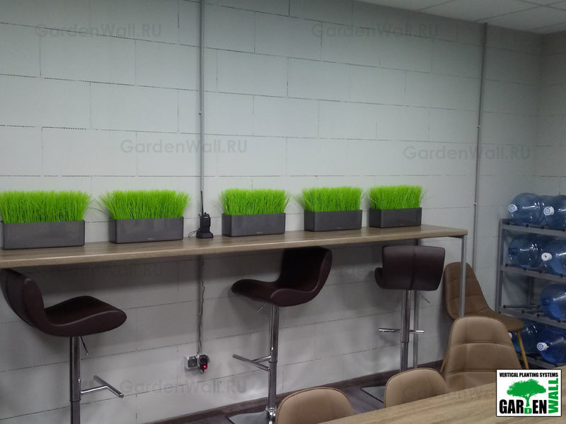 Искусственная трава в озеленение интерьера