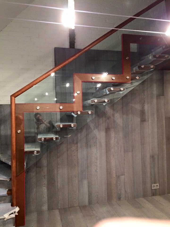 Стеклянная лестница.