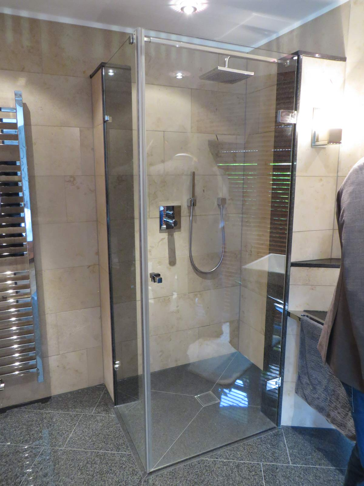 Стеклянные душевые.