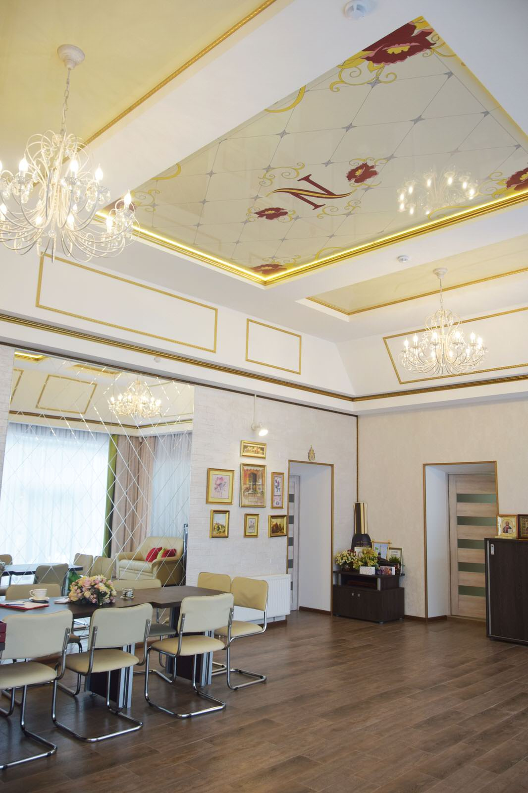 The Royal Cabinet / Королевский кабинет. Реализован