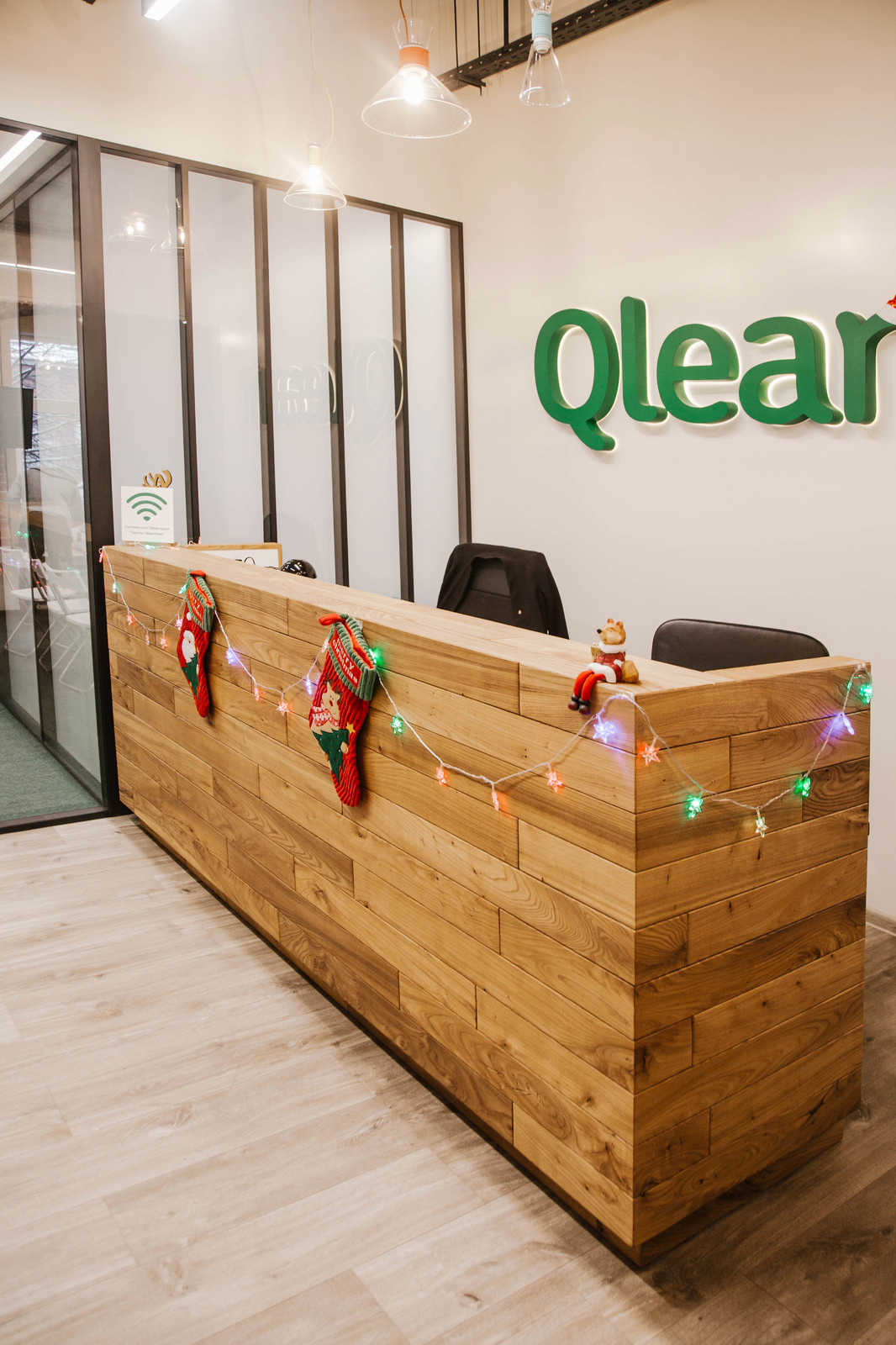 Стойка респшн для компании Qlean.ru