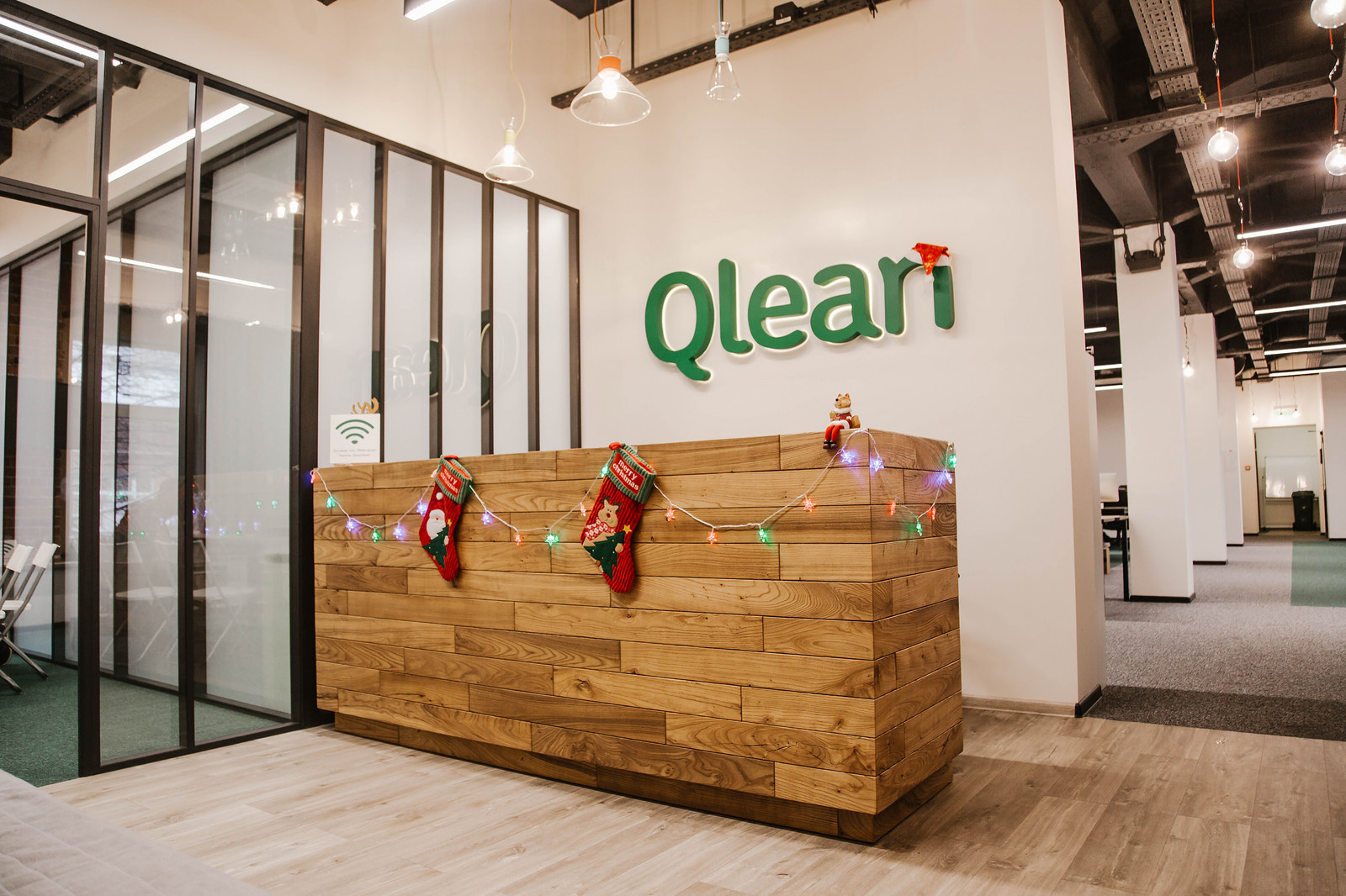 Стойка респшн для компании Qlean.ru