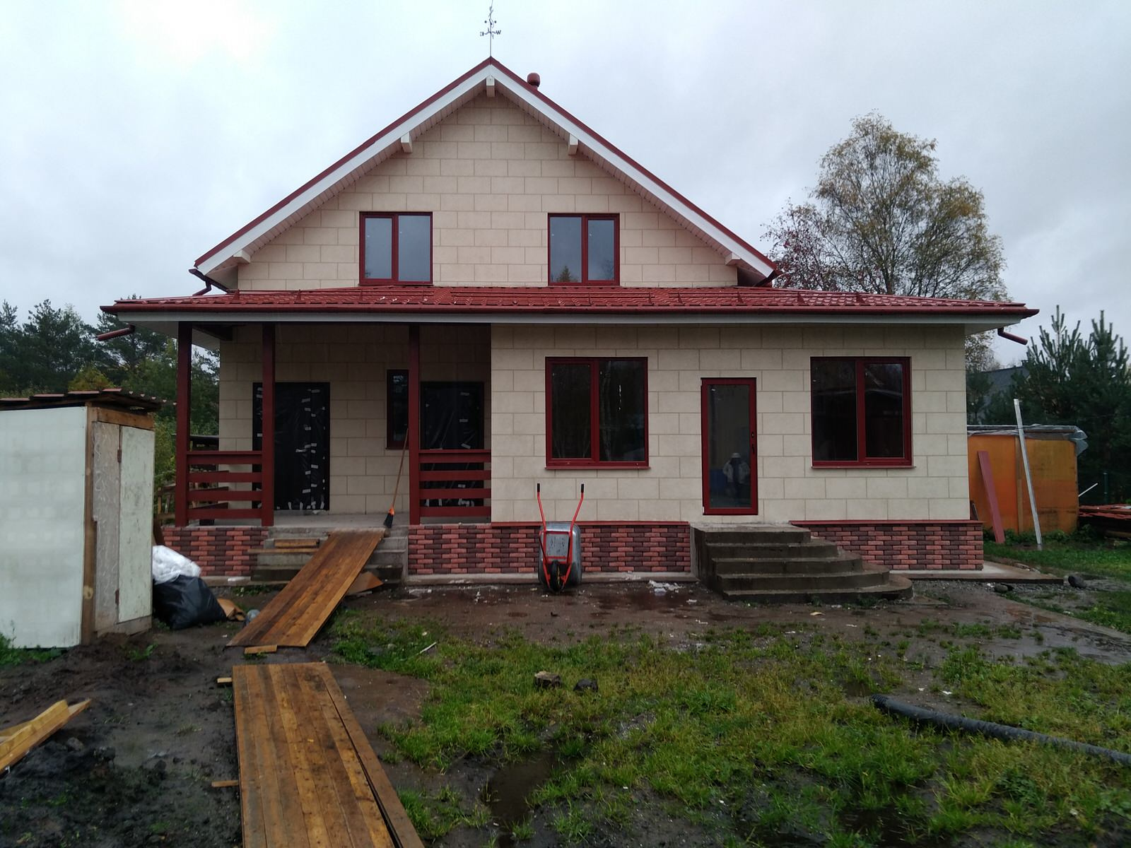 Изготовление фасада из декоративной штукатурки в Кириши