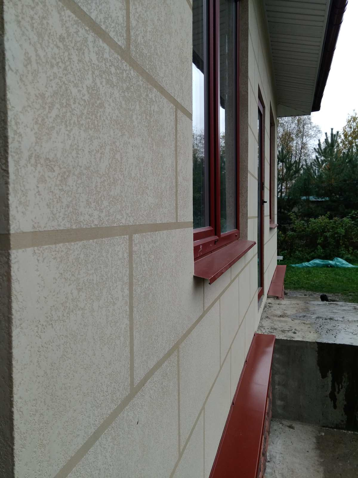 Изготовление фасада из декоративной штукатурки в Кириши