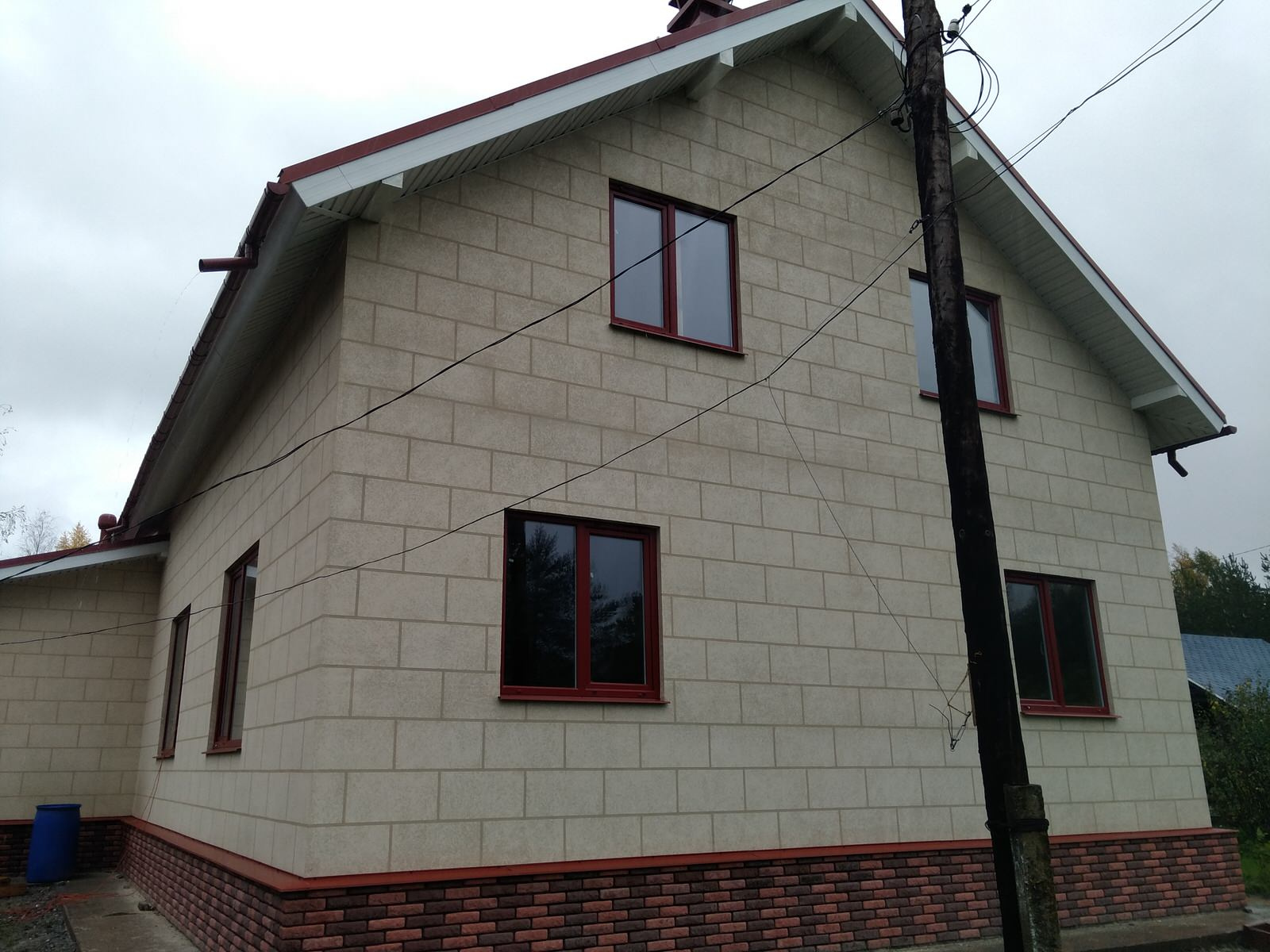 Изготовление фасада из декоративной штукатурки в Кириши