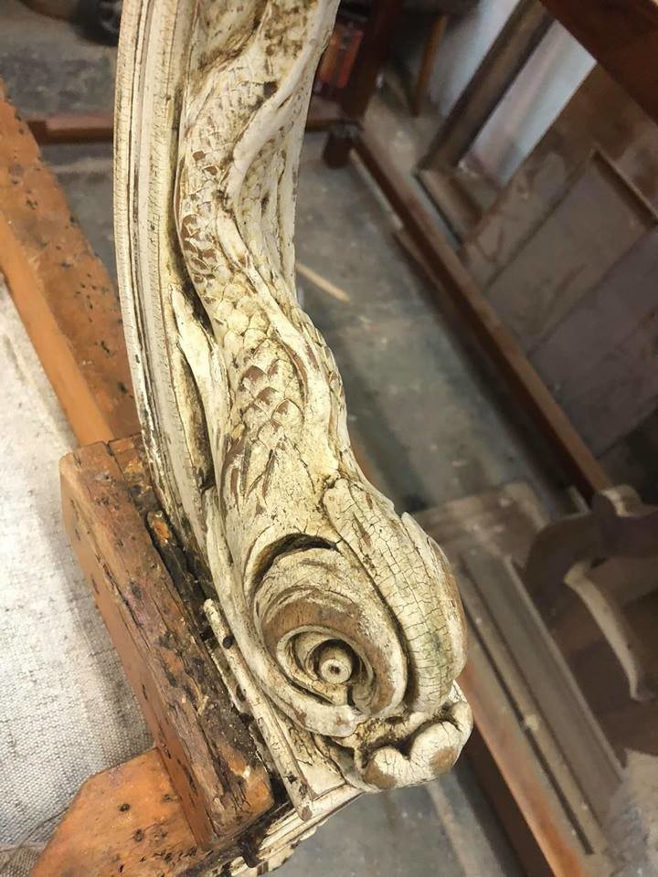 Реставрация дворцового дивана с дельфинами. XIX век