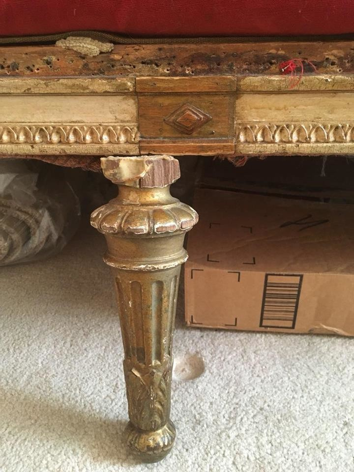 Реставрация дворцового дивана с дельфинами. XIX век