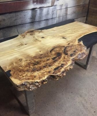 Стол из слэба тополя