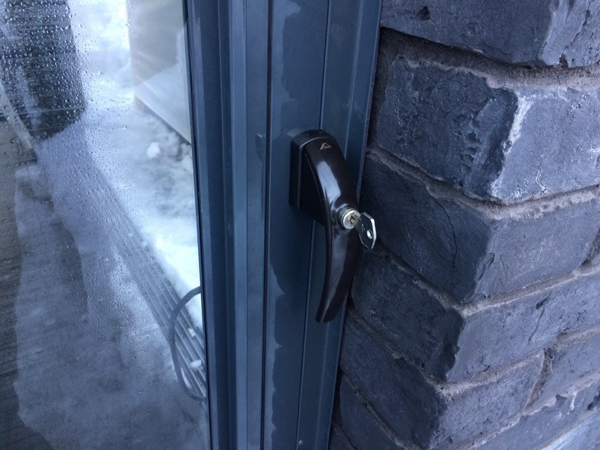 Панорамное остекление сигарного домика (Солнечное)