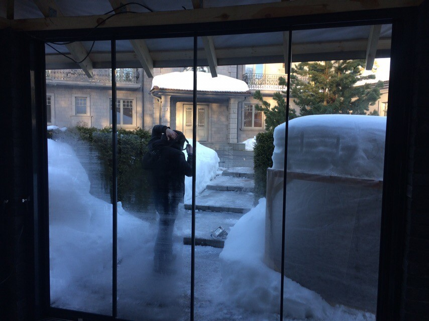 Панорамное остекление сигарного домика (Солнечное)