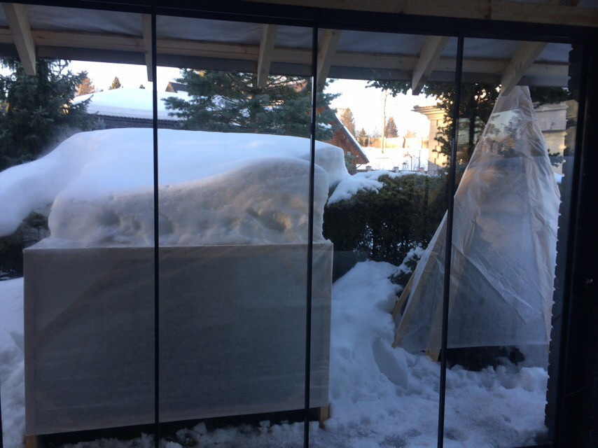 Панорамное остекление сигарного домика (Солнечное)