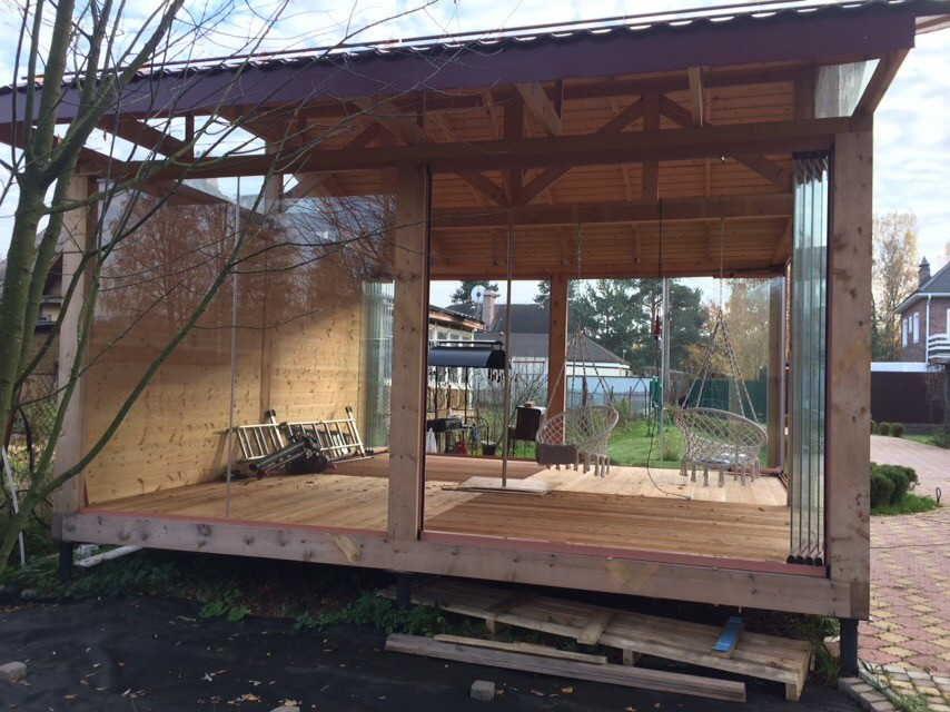 Безрамное остекление отдельно стоящей беседки (Лисий Нос)