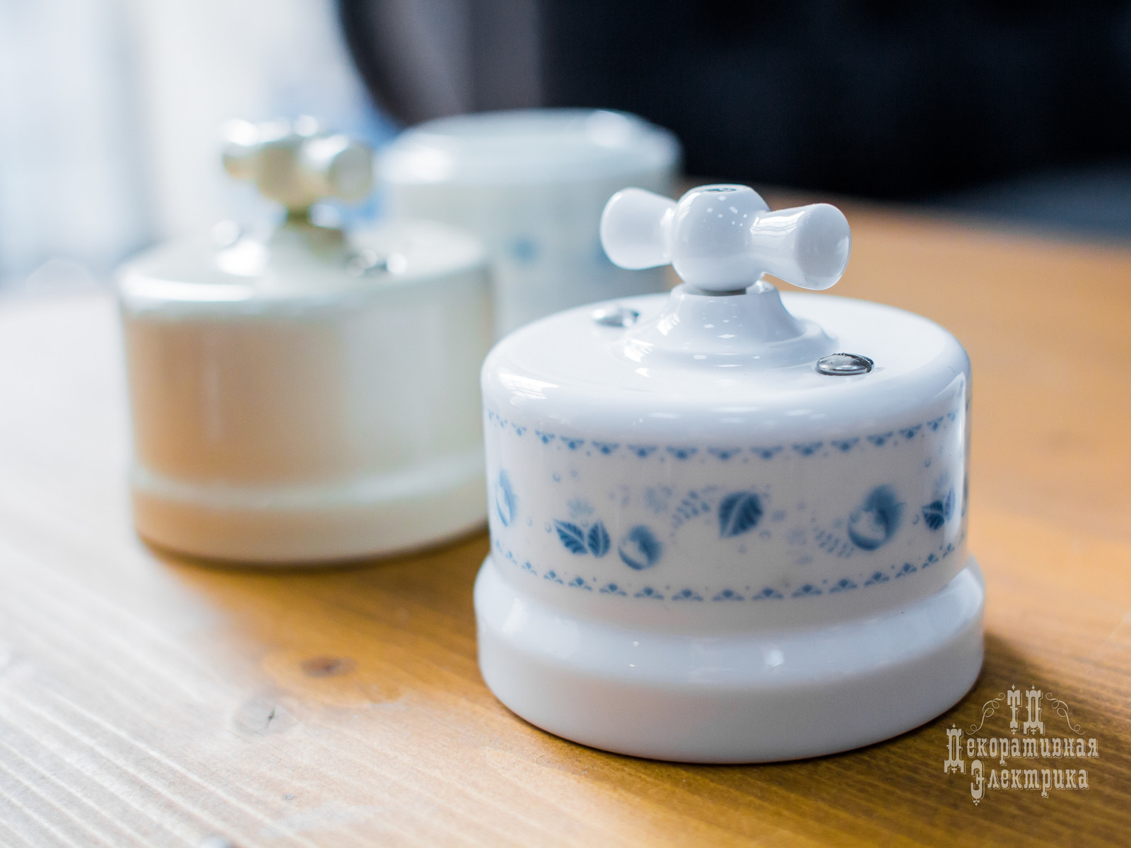 Обложка проекта: МЫ СТАЛИ БЛИЖЕ К ЦЕНТРУ - НАШ НОВЫЙ  ОФИС ПРОДАЖ С ВЫСТАВКОЙ