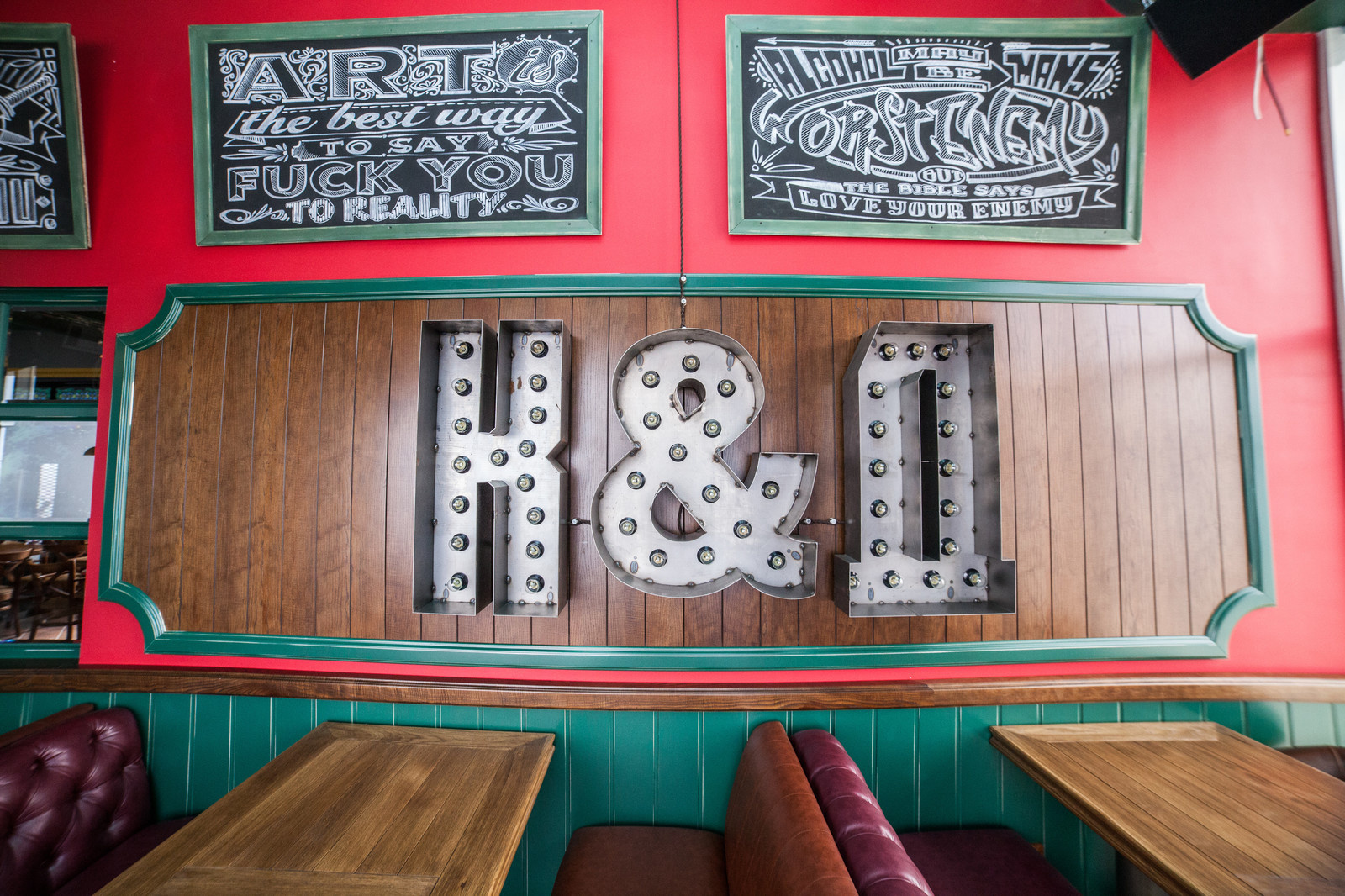 Гастропаб Конь & Дельфин