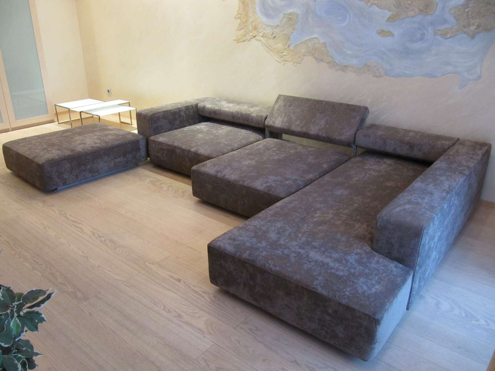 Обложка проекта: Перетяжка большого углового дивана