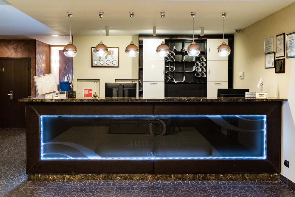 Отель "Дипломат" зона регистрации гостей