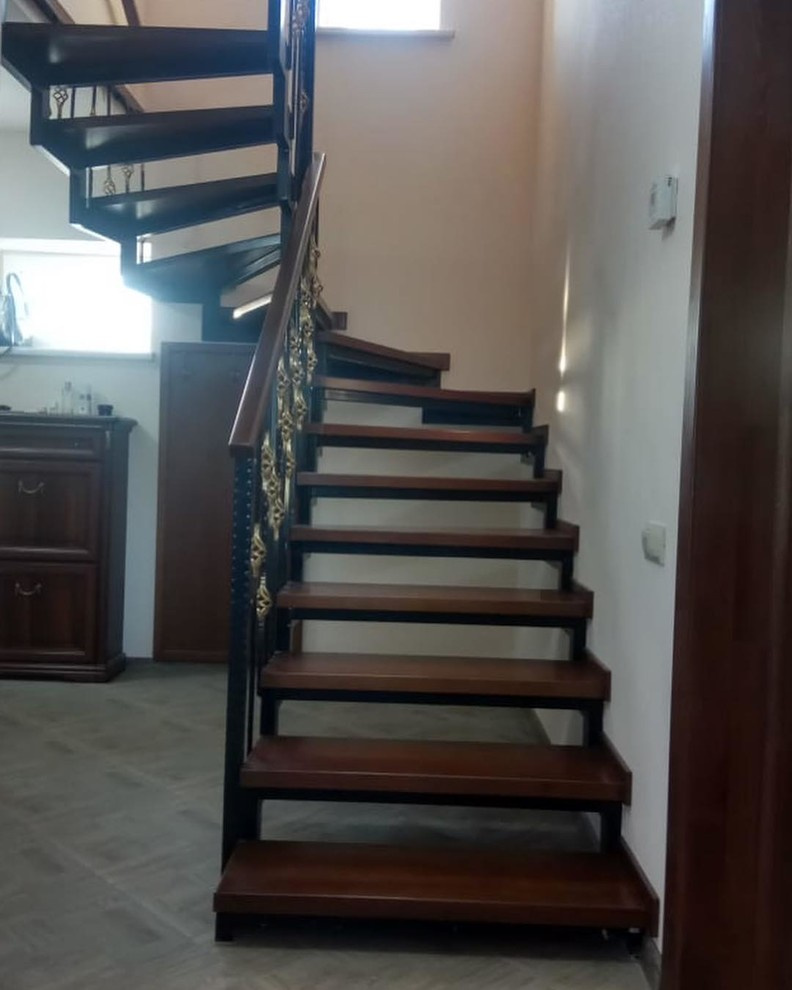 Металлическая лестница п. Бобровский