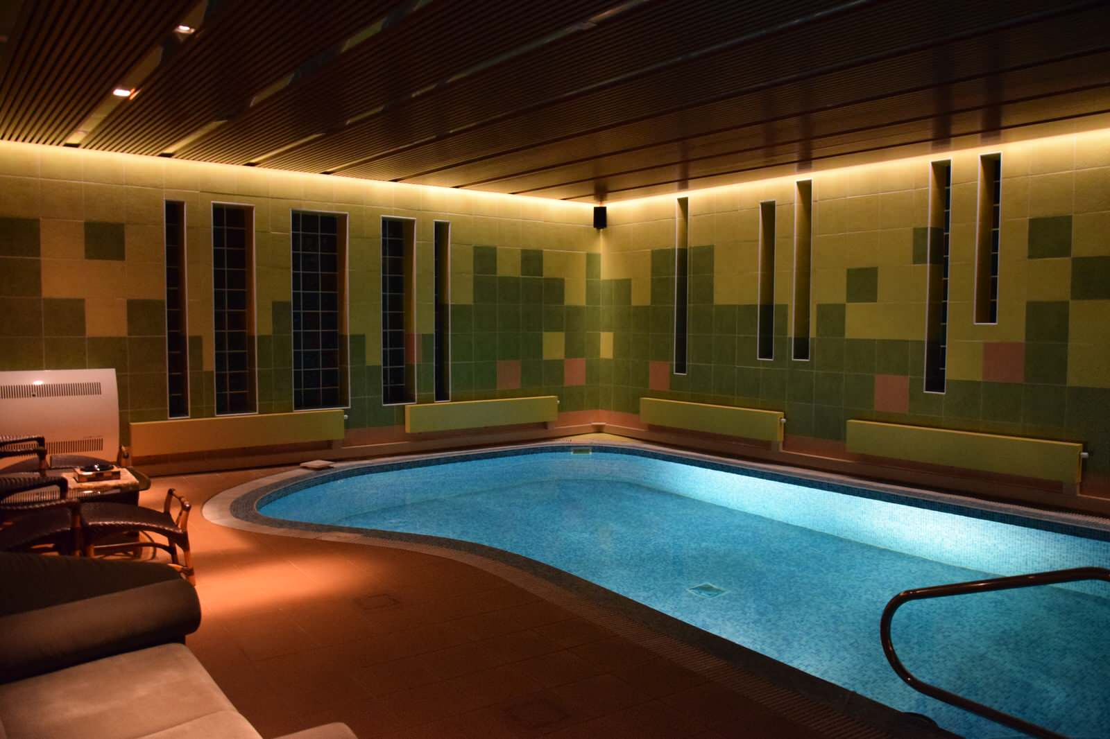 Интерьерный светодизайн частного SPA & Wellness комплекса. Освещение бассейна.