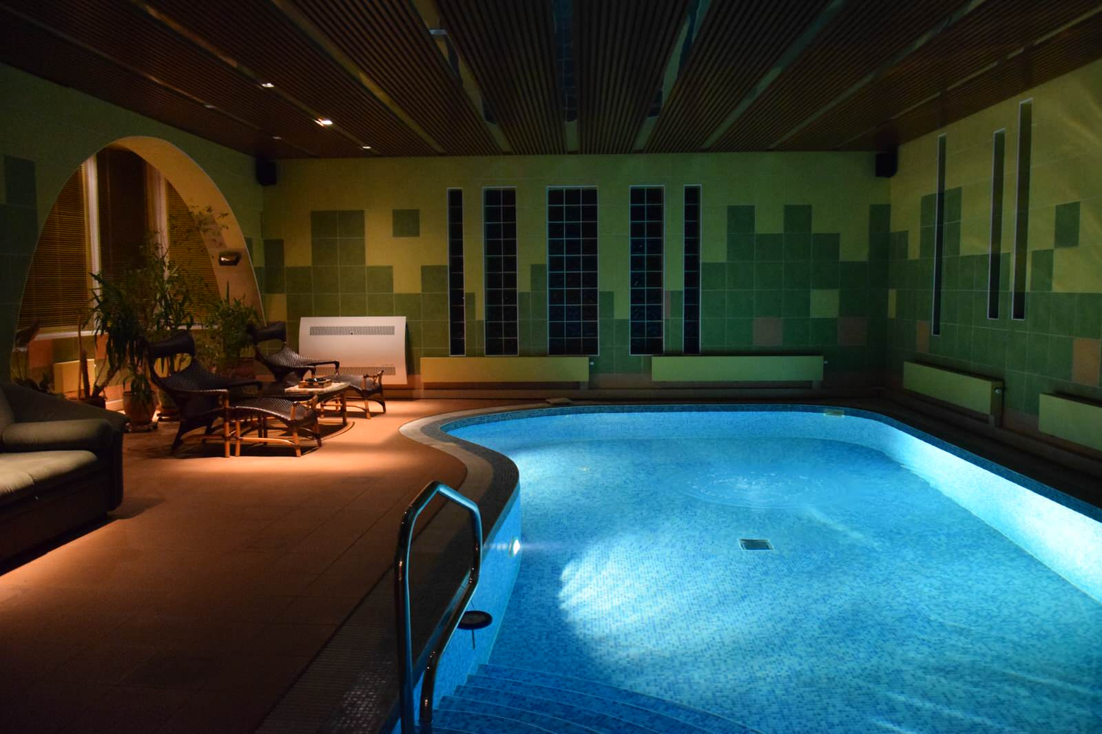 Интерьерный светодизайн частного SPA & Wellness комплекса. Освещение бассейна.