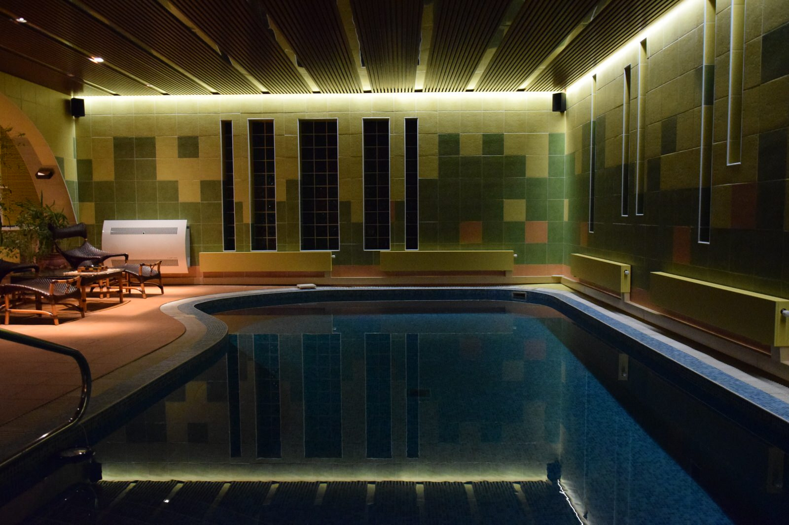 Интерьерный светодизайн частного SPA & Wellness комплекса. Освещение бассейна.