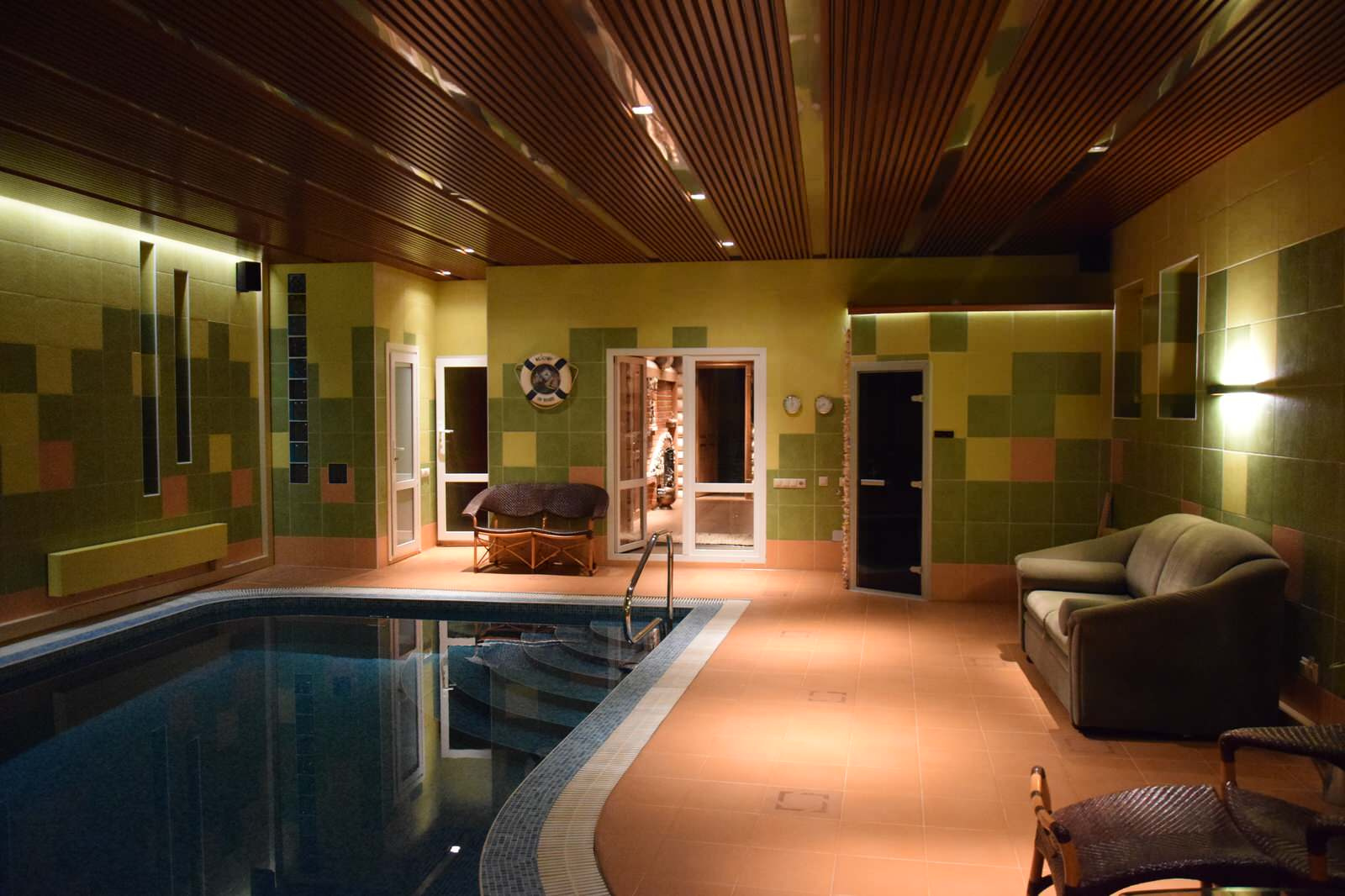 Интерьрный светодизайн частного SPA & Wellness комплекса. Освещение бассейна.