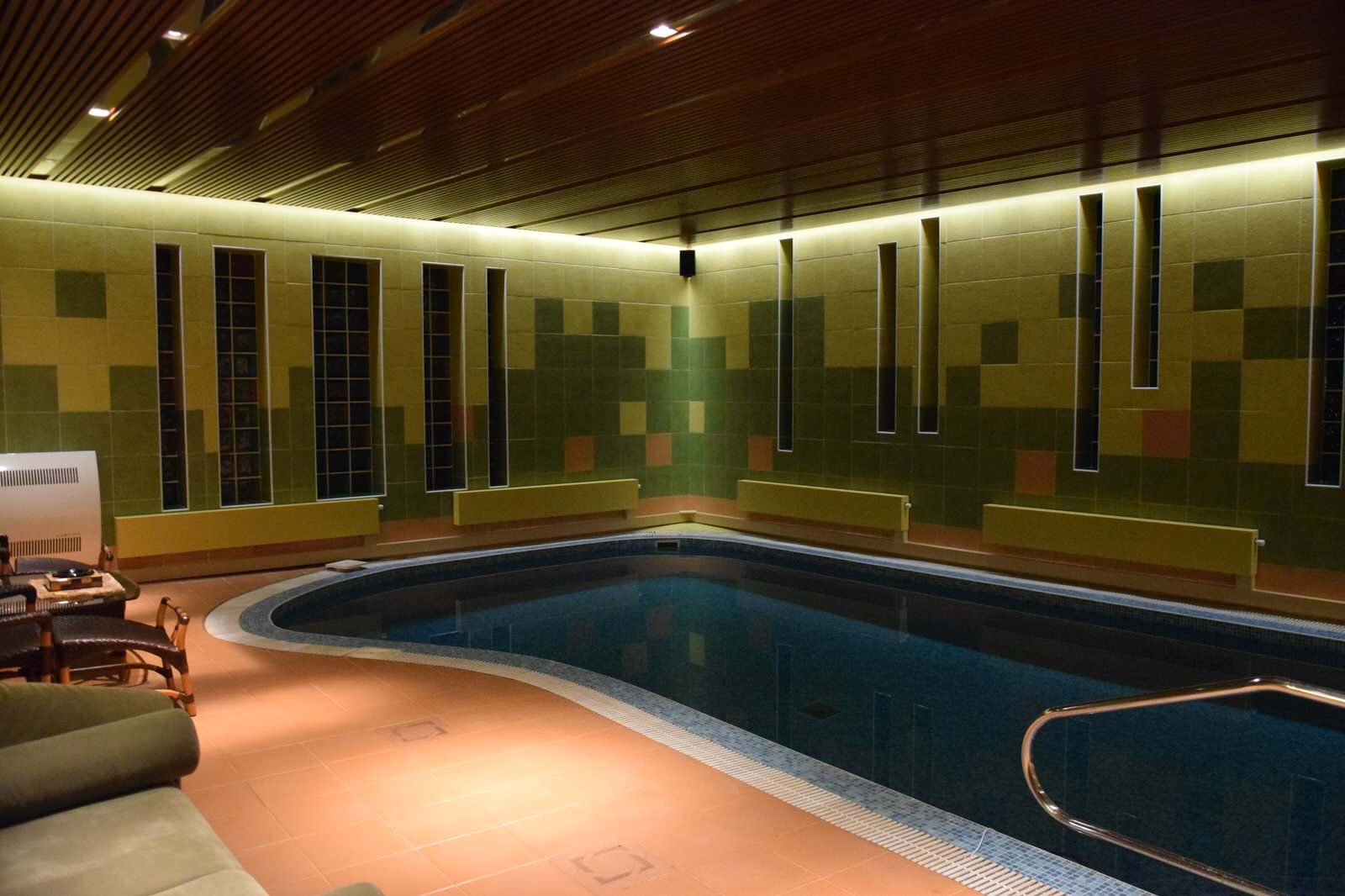 Интерьерный светодизайн частного SPA & Wellness комплекса. Освещение бассейна.