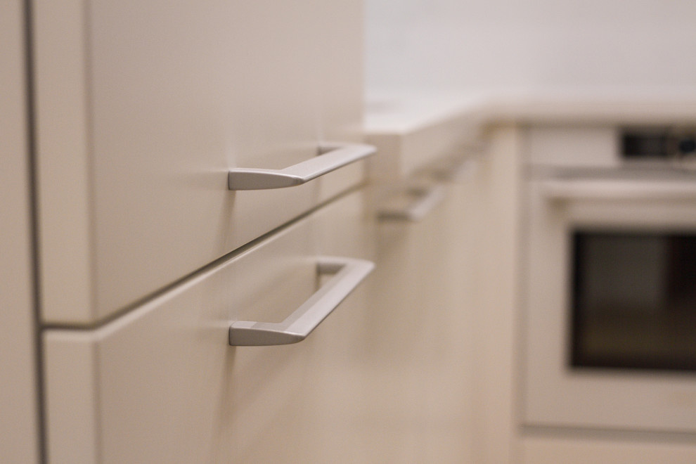 Кухня в стиле хай-тек