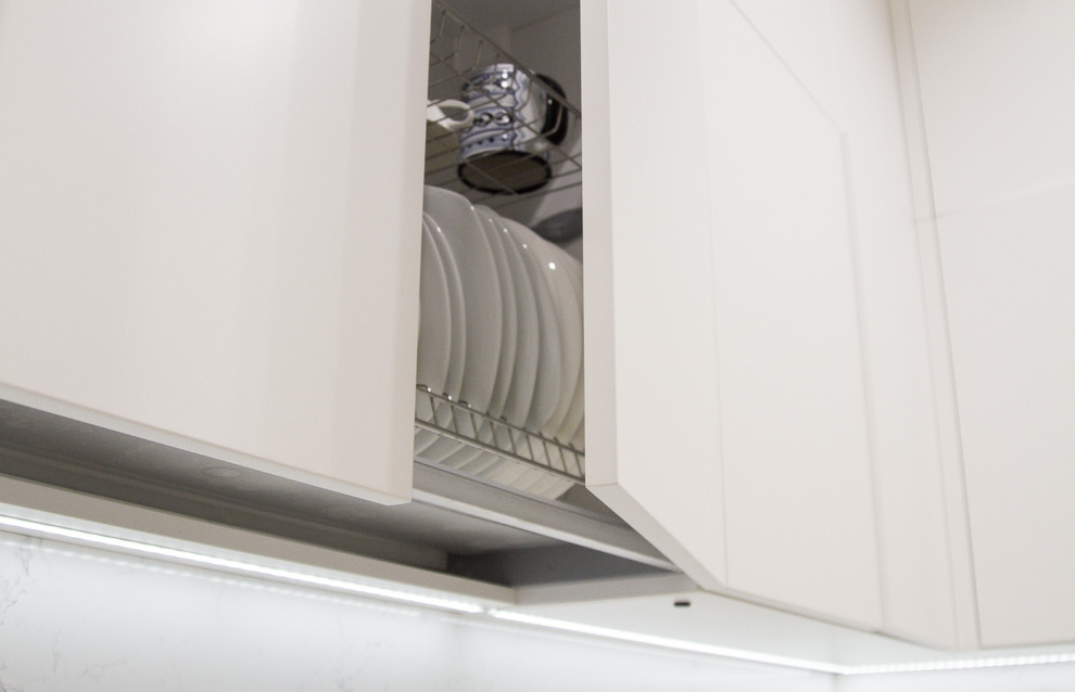 Кухня в стиле хай-тек