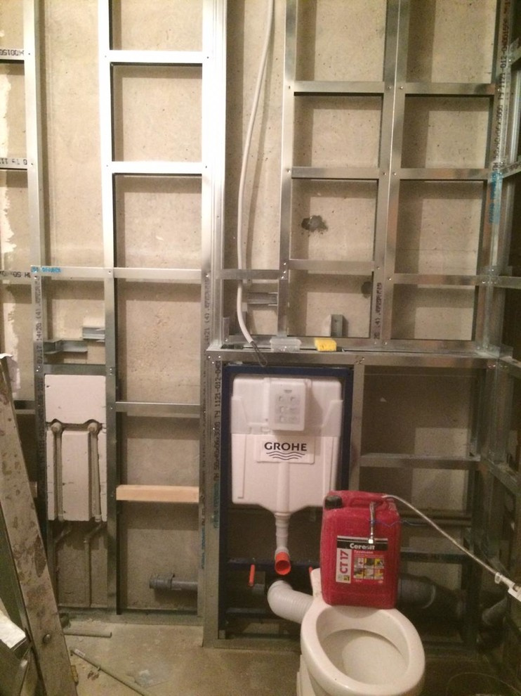 Процесс укладки плитки